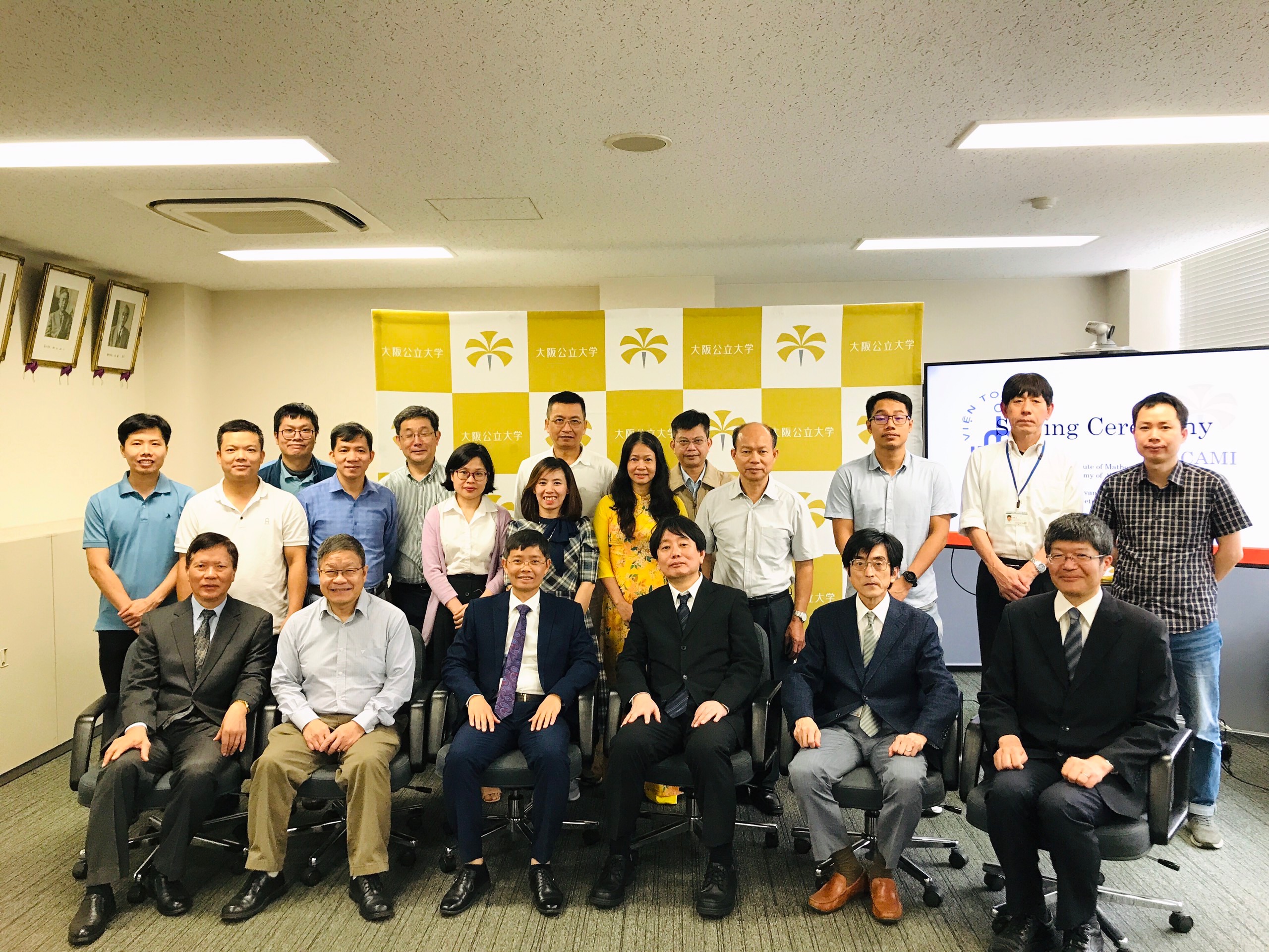 Lễ trao đổi  Biên bản ghi nhớ về Trao đổi và hợp tác học thuật giữa Viện Toán học (ỊMVAST) và Viện Toán Cao cấp Trung tâm Osaka (OCAMI)